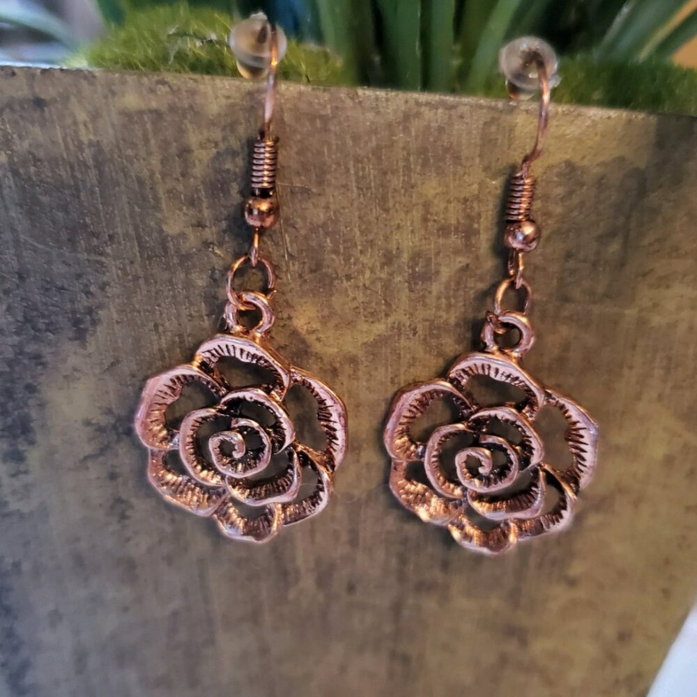 Bronze Tone Flower Earrings 💥3 for $12💥